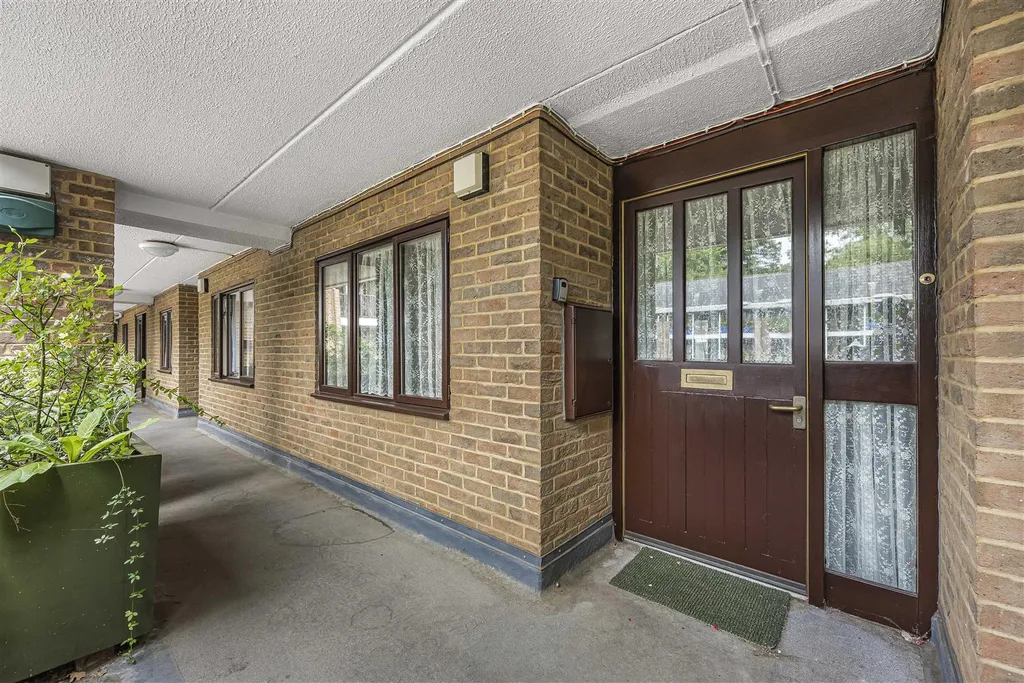 Emmbrook Court, Reading RG6 - View 6