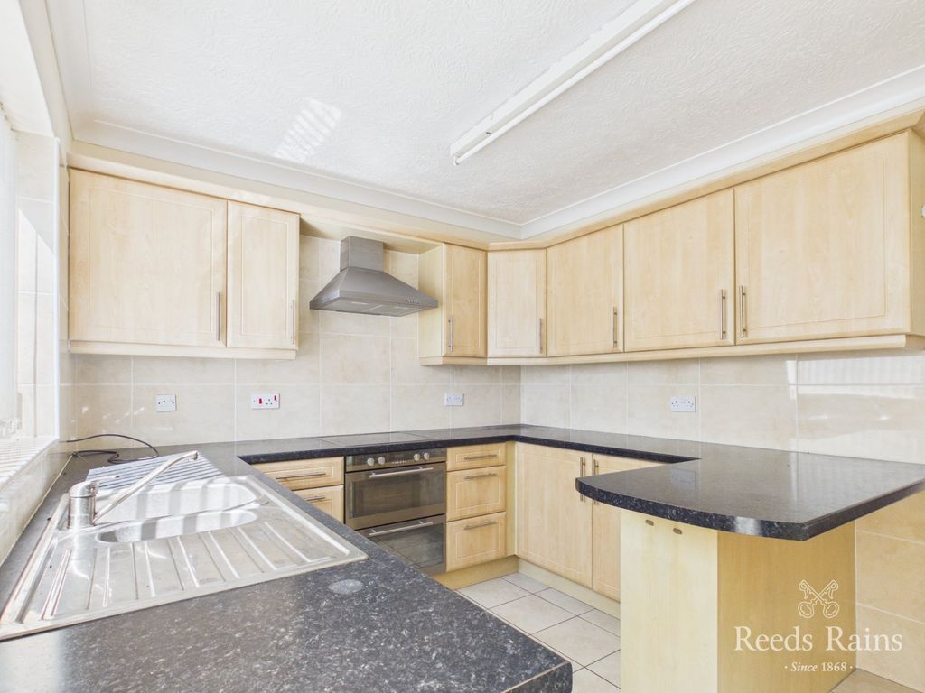 Property photo 2 of 17 Kitchen