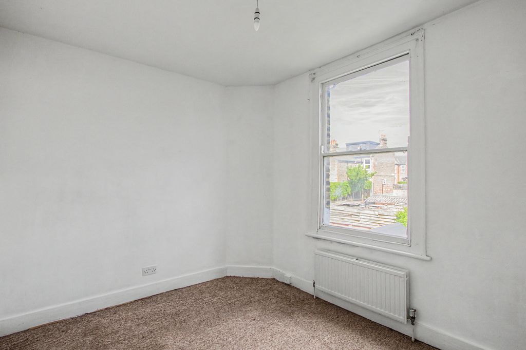 Property photo 2 of 12 Upper Flat 284, Mount Pleasant Road, Tottenham,  London, N17 6Ez