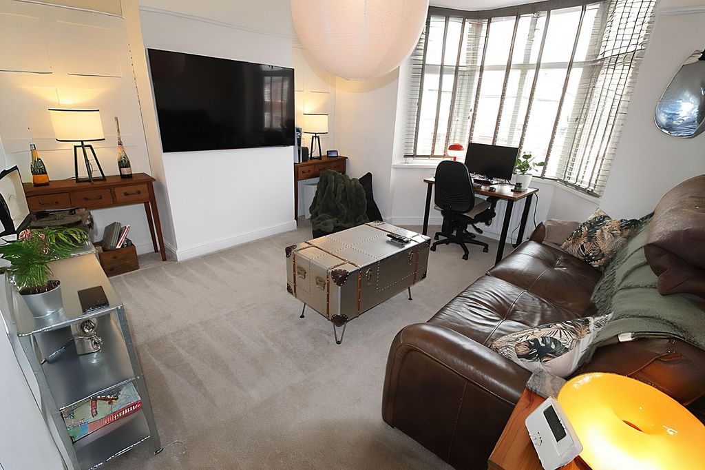 Property photo 2 of 14 Lounge