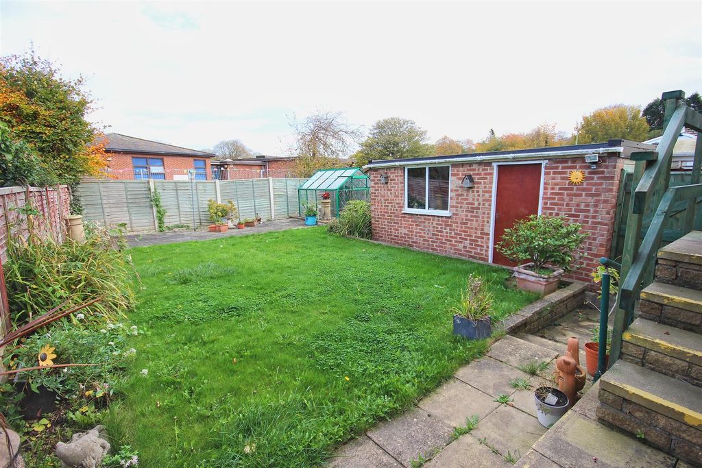 Property photo 2 of 17 Outside