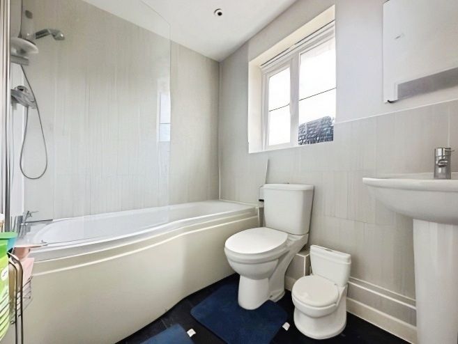 Property photo 3 of 17 Family Bathroom