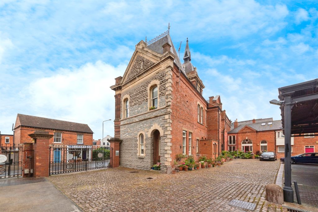 Property photo 1 of 17