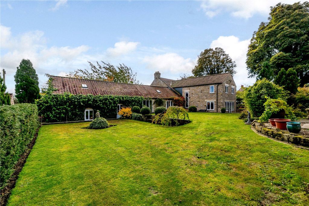 Property photo 1 of 19 Rear Garden
