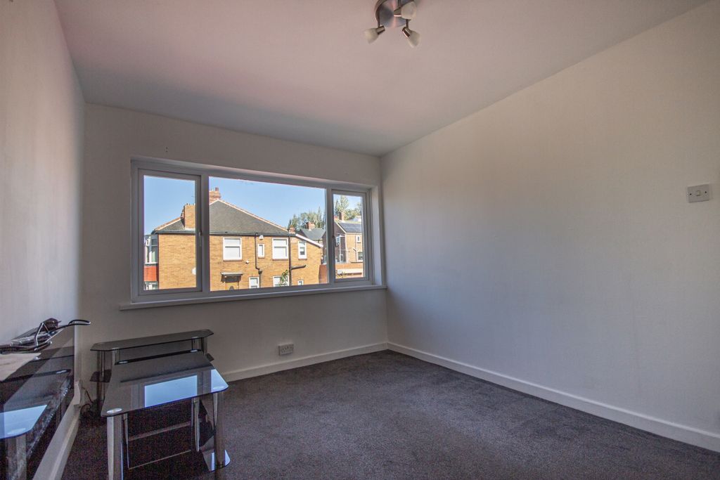 Property photo 3 of 8 3