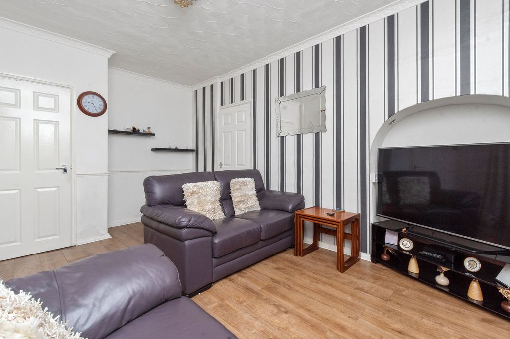 Property photo 3 of 26