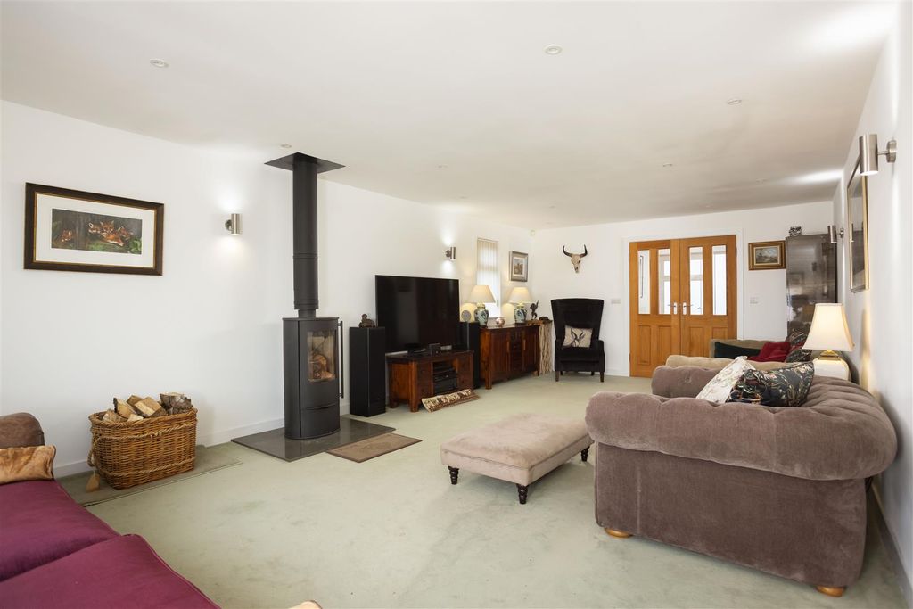 Property photo 3 of 30 00016.Jpg