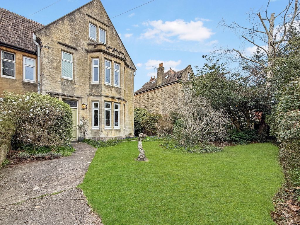 Property photo 2 of 44