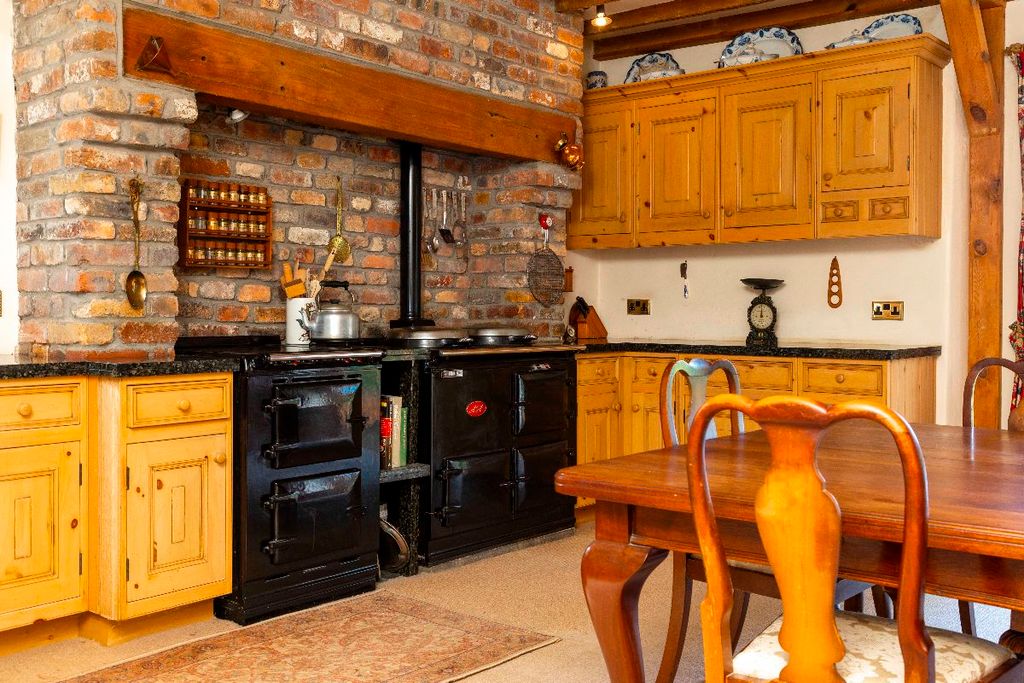 Property photo 3 of 107