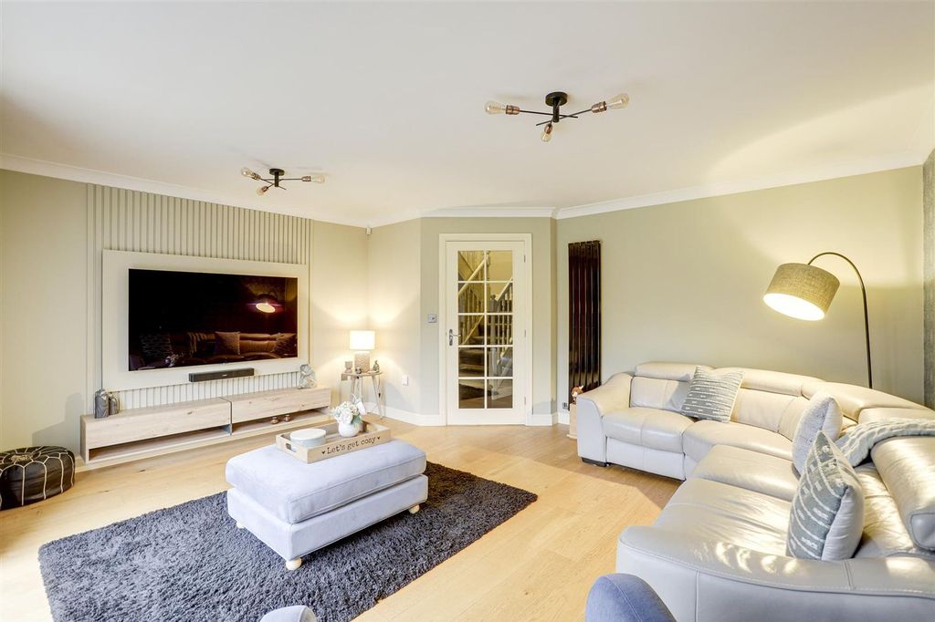 Property photo 2 of 33