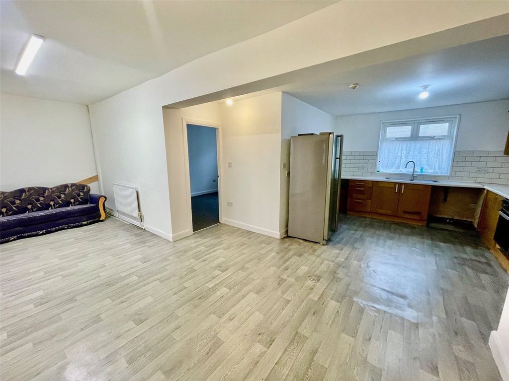 Property photo 3 of 15 Picture No. 08