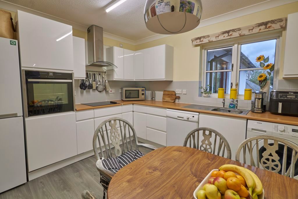 Property photo 3 of 11 Kitchen Diner