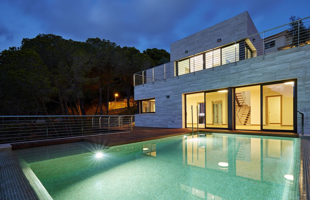 Property photo 3 of 59