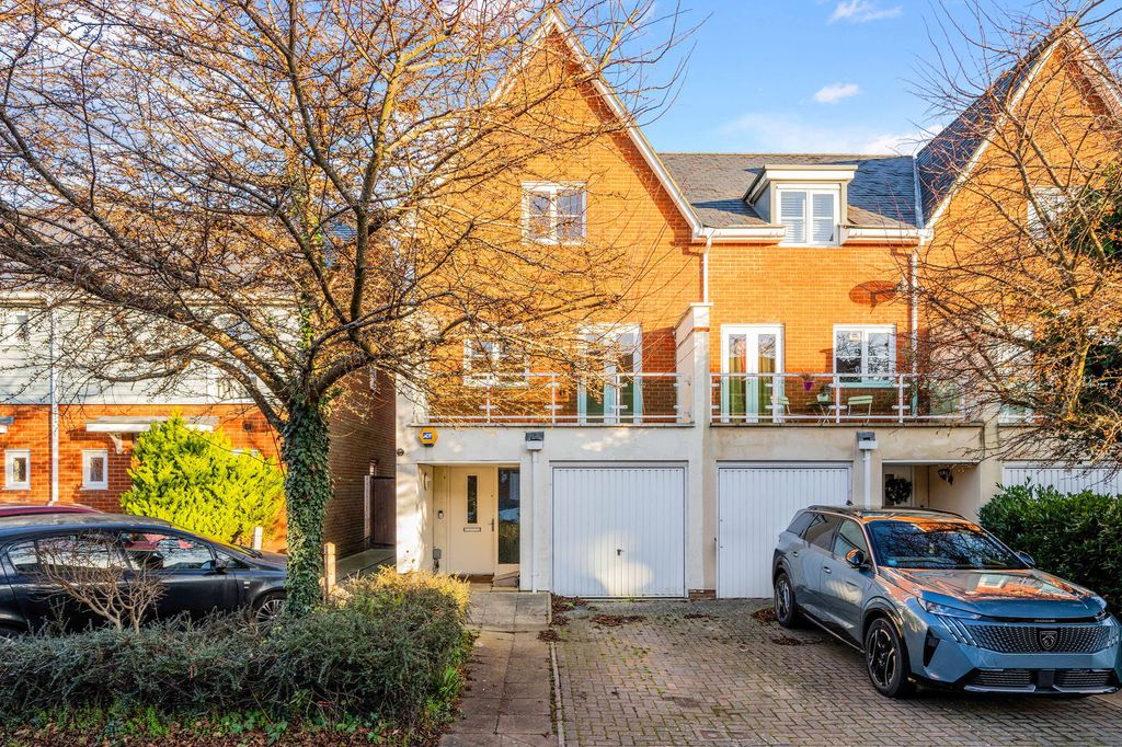 Property photo 2 of 25