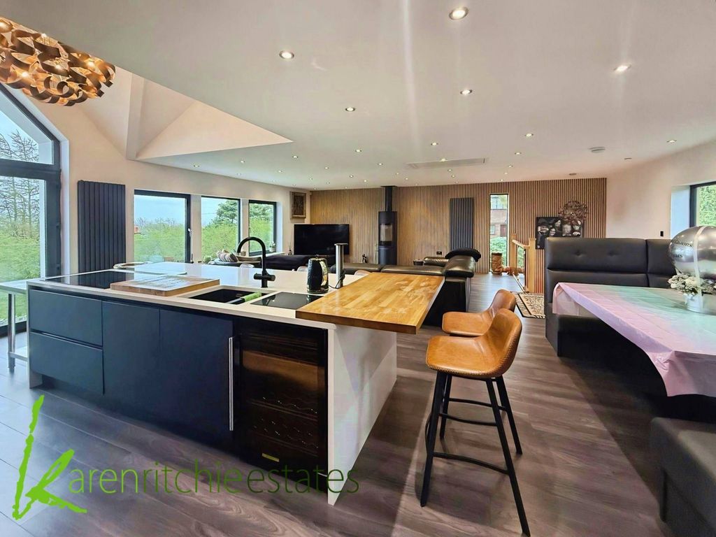 Property photo 2 of 31