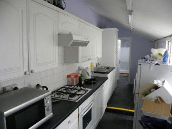 Property photo 2 of 5 Kitchen