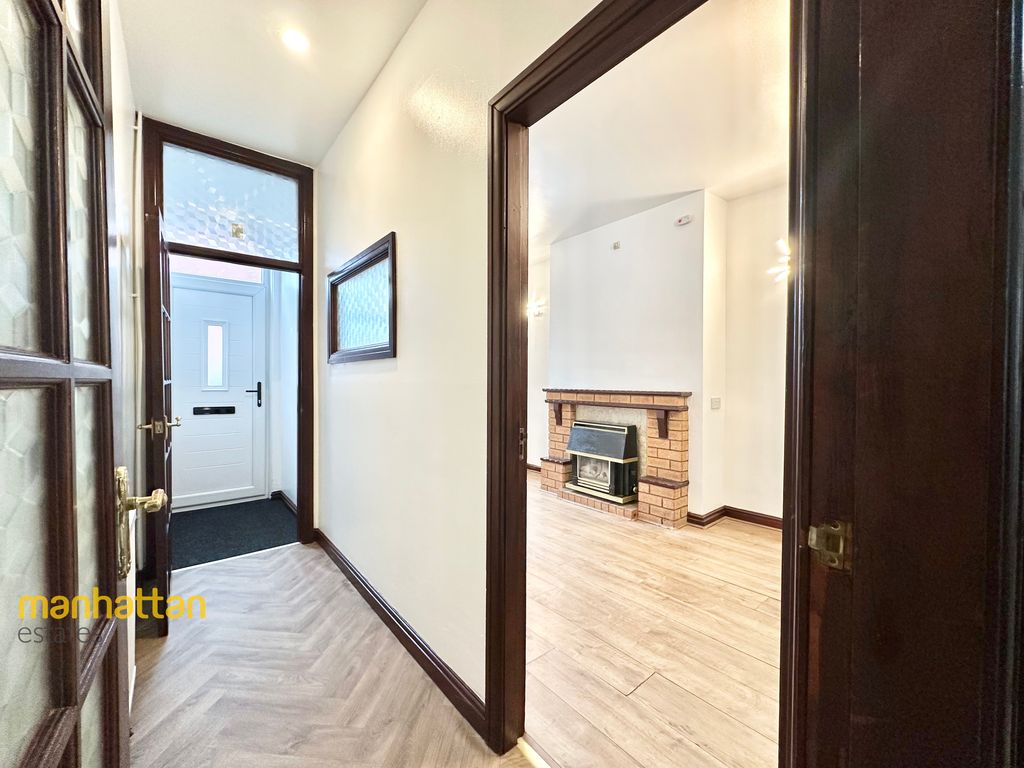 Property photo 2 of 17 Hallway