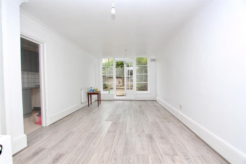 Property photo 1 of 14 Dynevor Road, N16
