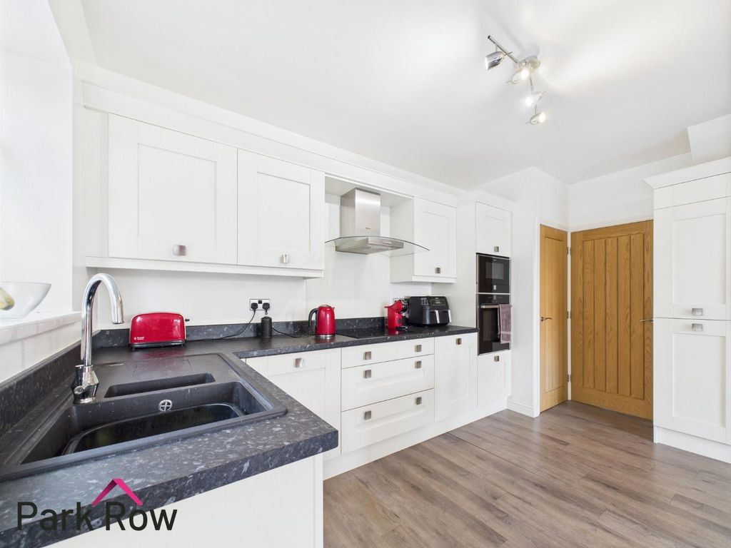 Property photo 2 of 32