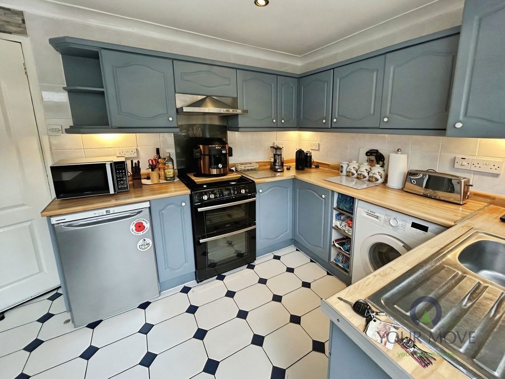 Property photo 3 of 16 Dining Kitchen