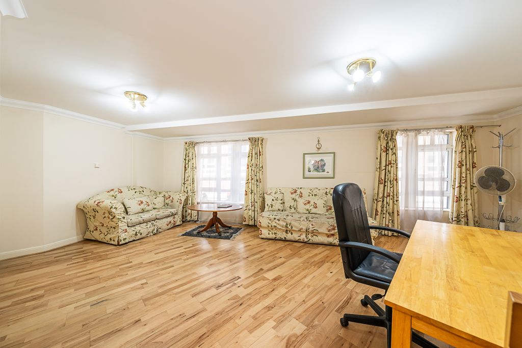 Property photo 2 of 9