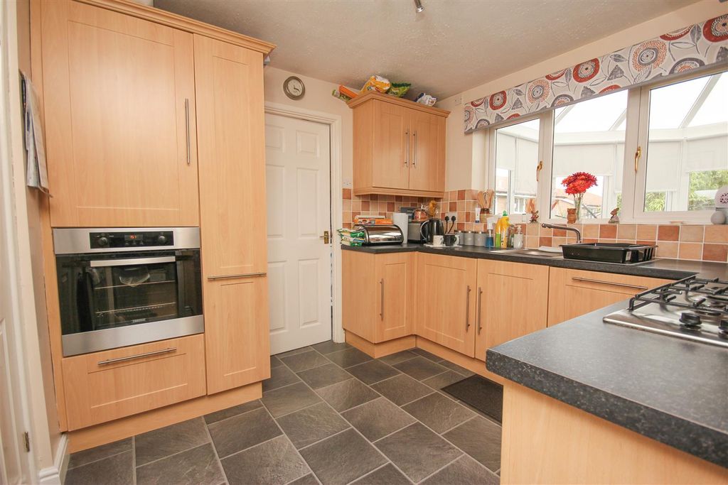 Property photo 2 of 19 Kitchen 2.Jpg