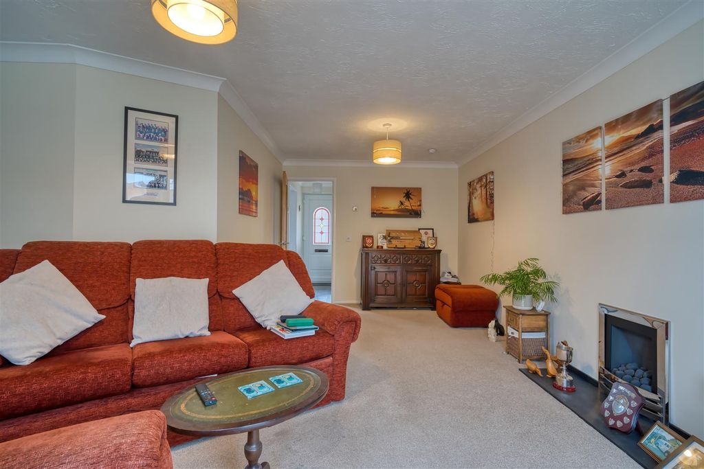Property photo 3 of 9 Sitting Room