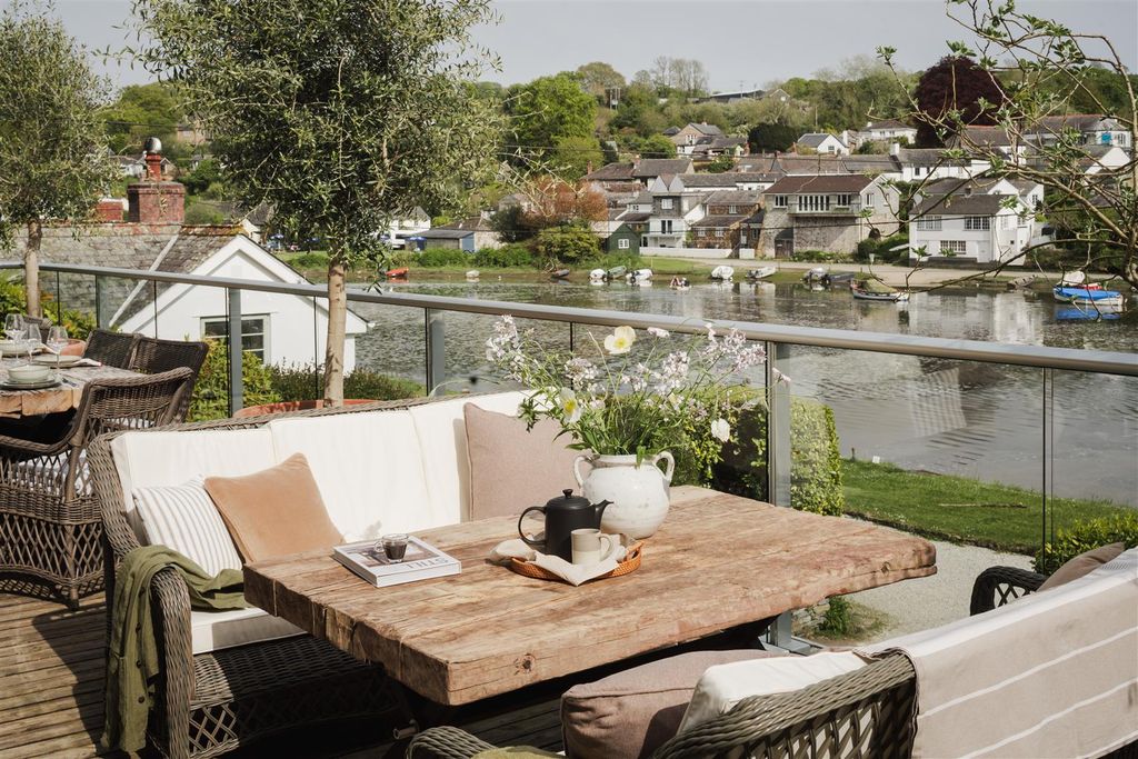 Property photo 2 of 24 Br-25 Decking Coffee Table River Background Landsc