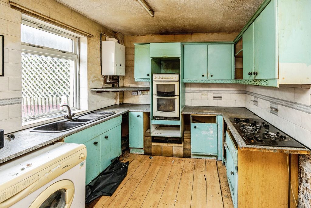 Property photo 2 of 16 Kitchen