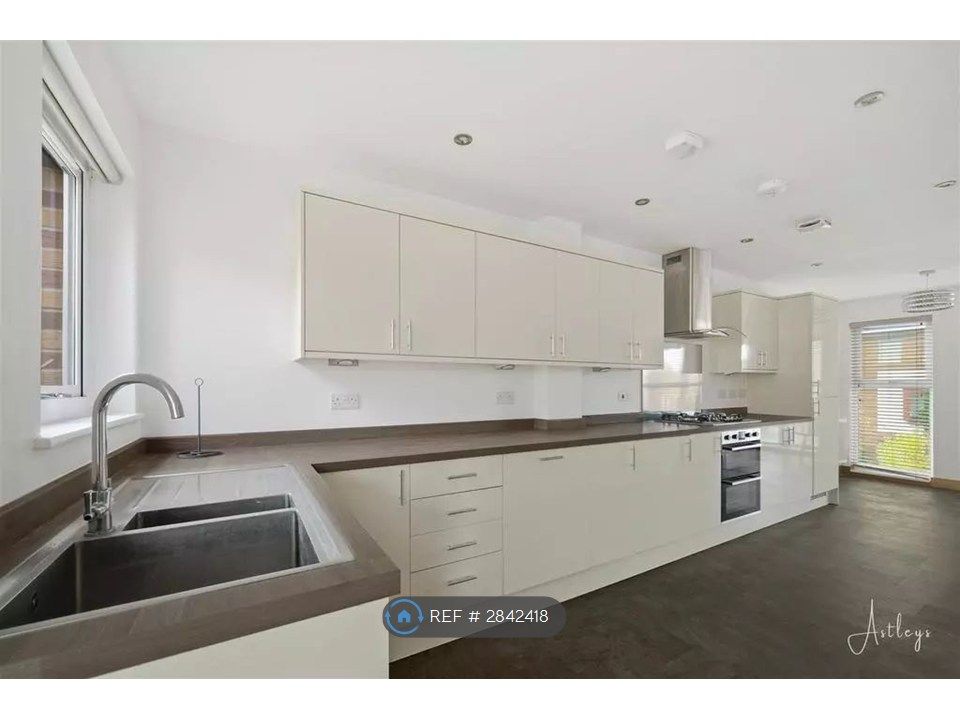 Property photo 2 of 19 Open-Plan Kitchen 1