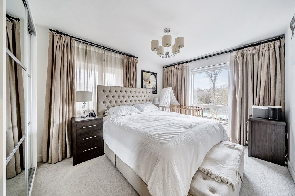 Property photo 2 of 18 Picture No. 22