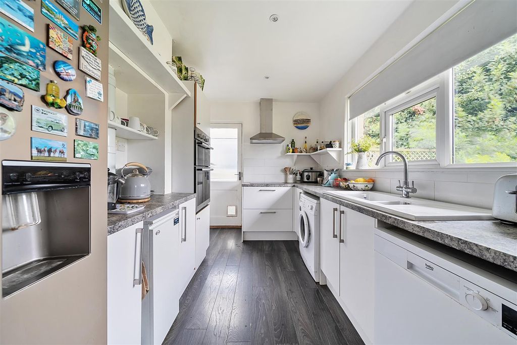 Property photo 3 of 15 Kitchen