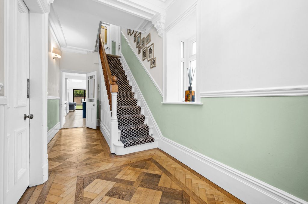 Property photo 3 of 31