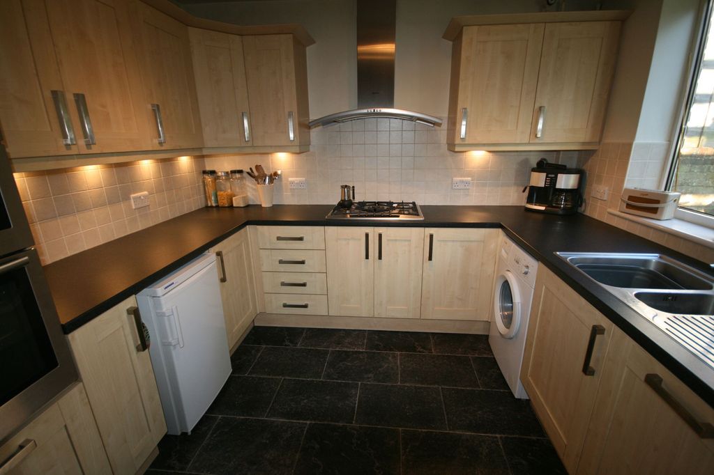 Property photo 1 of 6 Kitchen