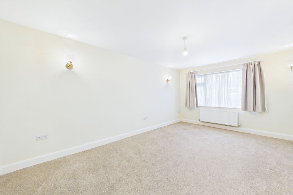 Property photo 2 of 10 Living Room