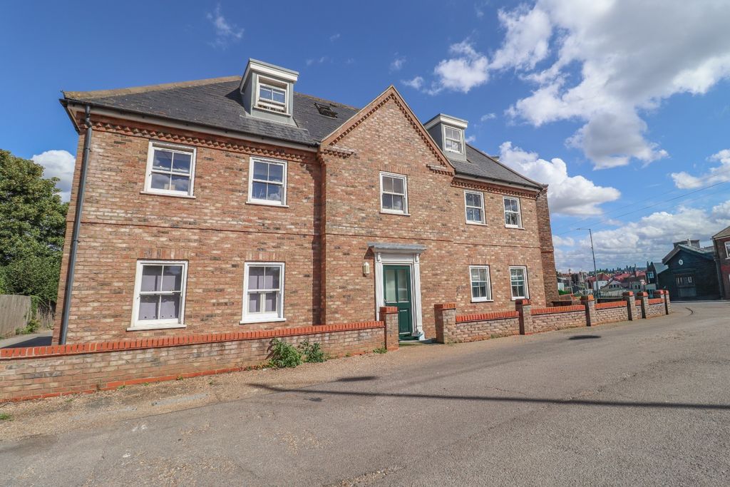 Property photo 1 of 9 4563690