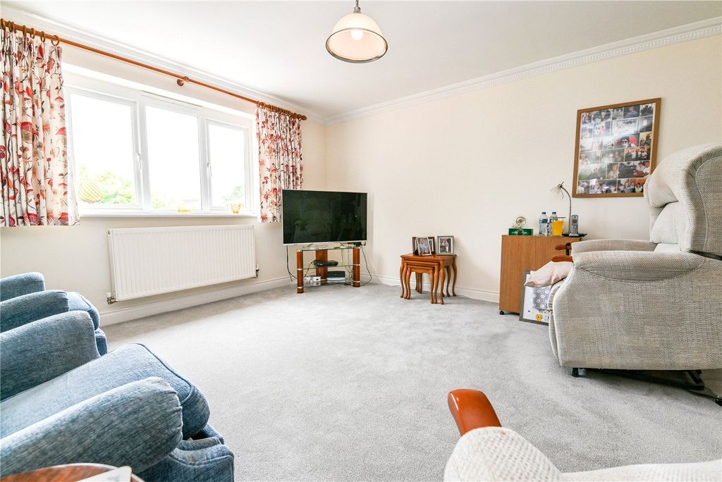 Property photo 2 of 16 Picture No. 15