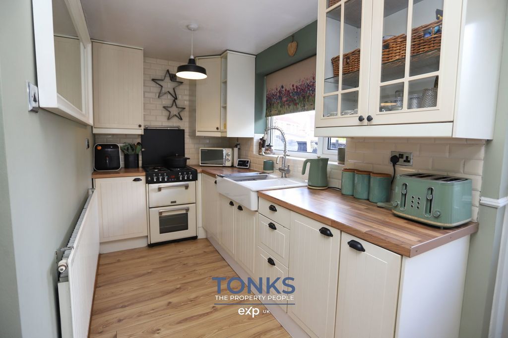 Property photo 3 of 21