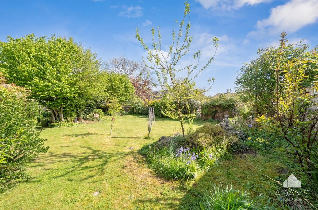 Property photo 2 of 19 Garden