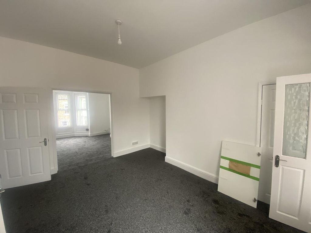 Property photo 3 of 7 Living Room