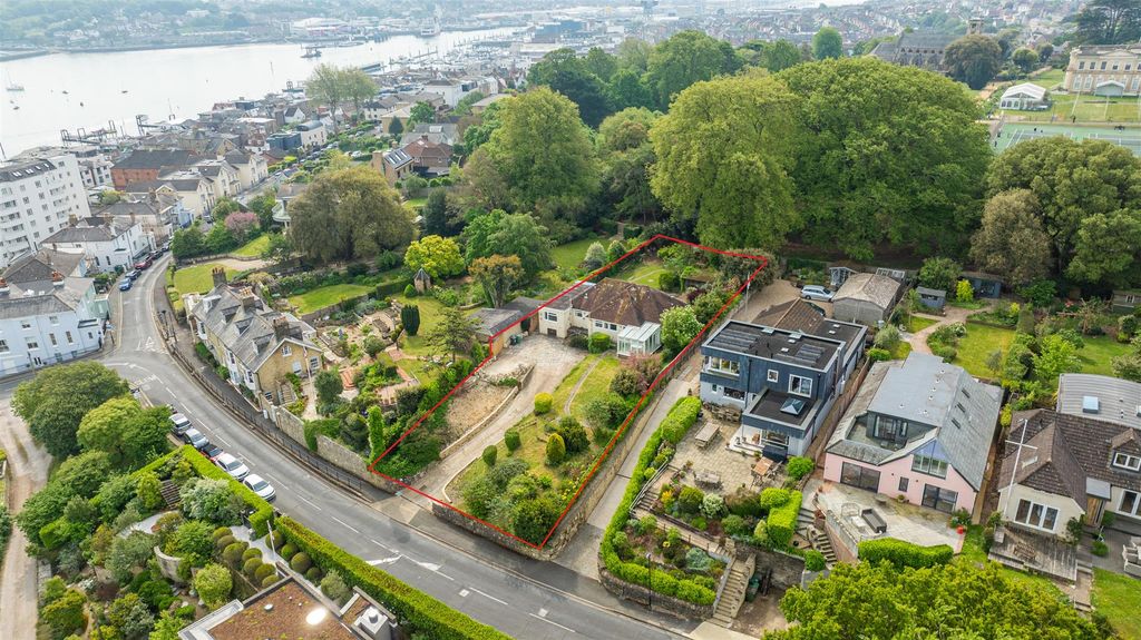 Property photo 3 of 28 Prestigious Location In Cowes