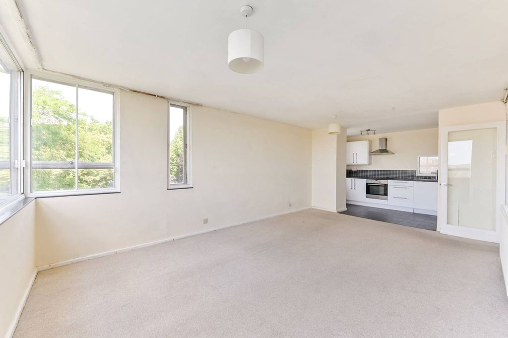 Property photo 2 of 8