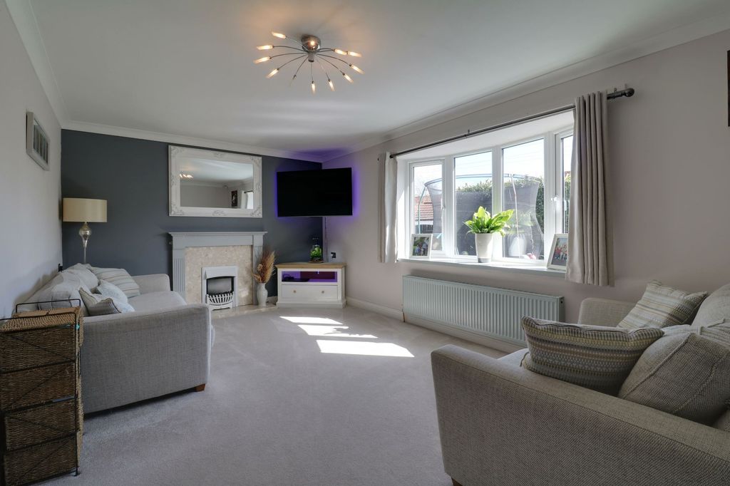 Property photo 3 of 28