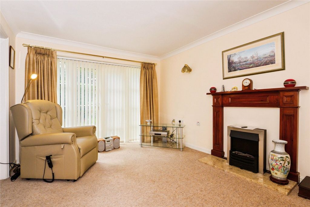 Property photo 2 of 11 Lounge