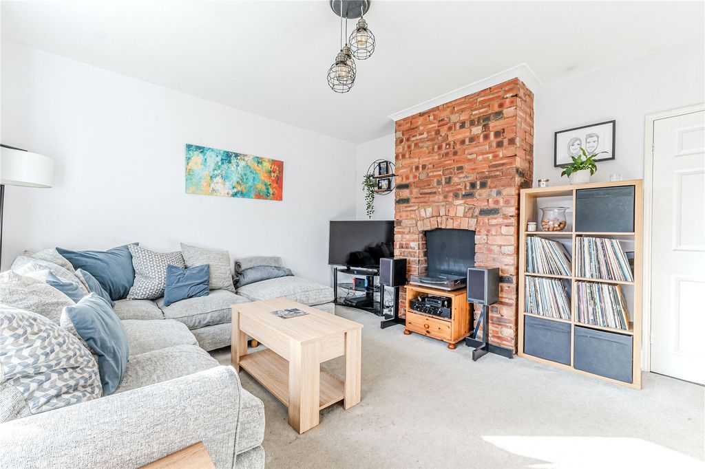 Property photo 2 of 14 Lounge