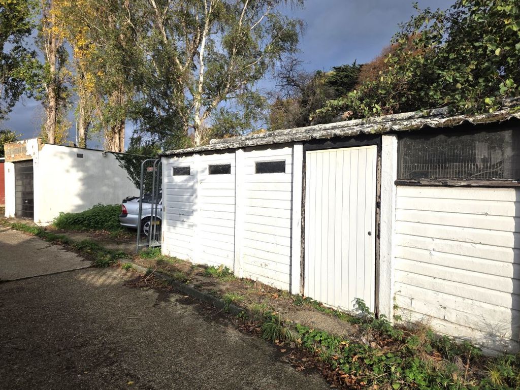 Property photo 3 of 5