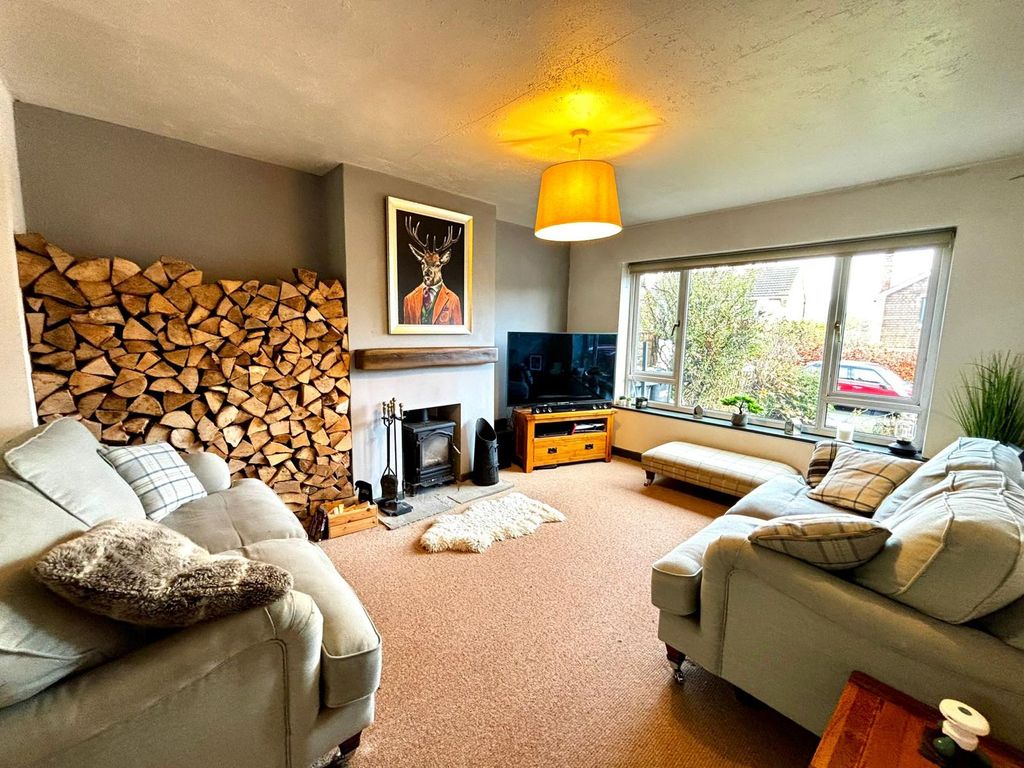 Property photo 3 of 13 Lounge