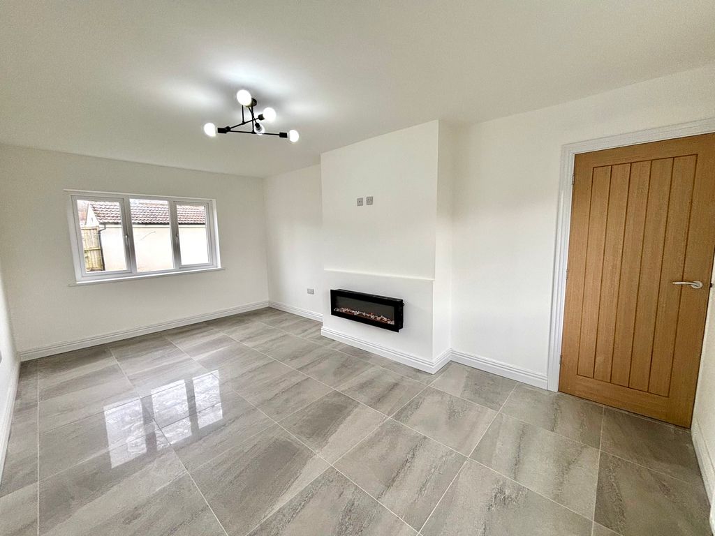 Property photo 2 of 19 Lounge