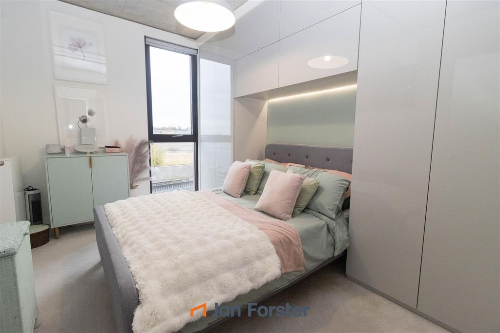 Property photo 3 of 12 Bedroom