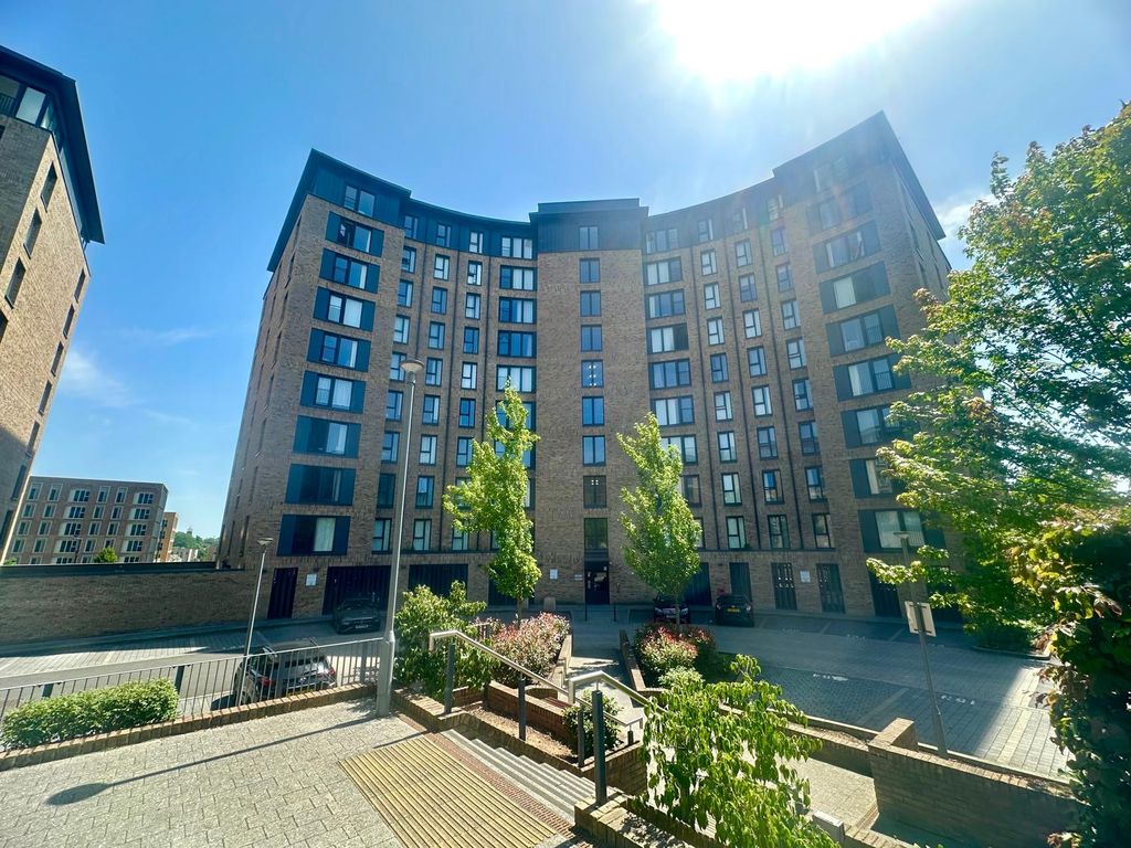 Property photo 1 of 12 Quiet & Modern Apartment In Sought After Gated Location